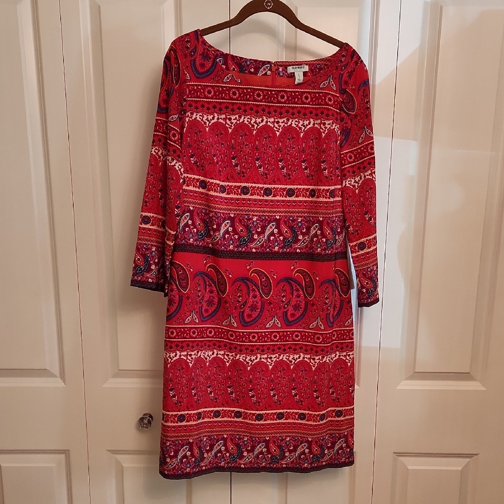 Old Navy Red Paisley 3/4 Sleeve Fitted Dress